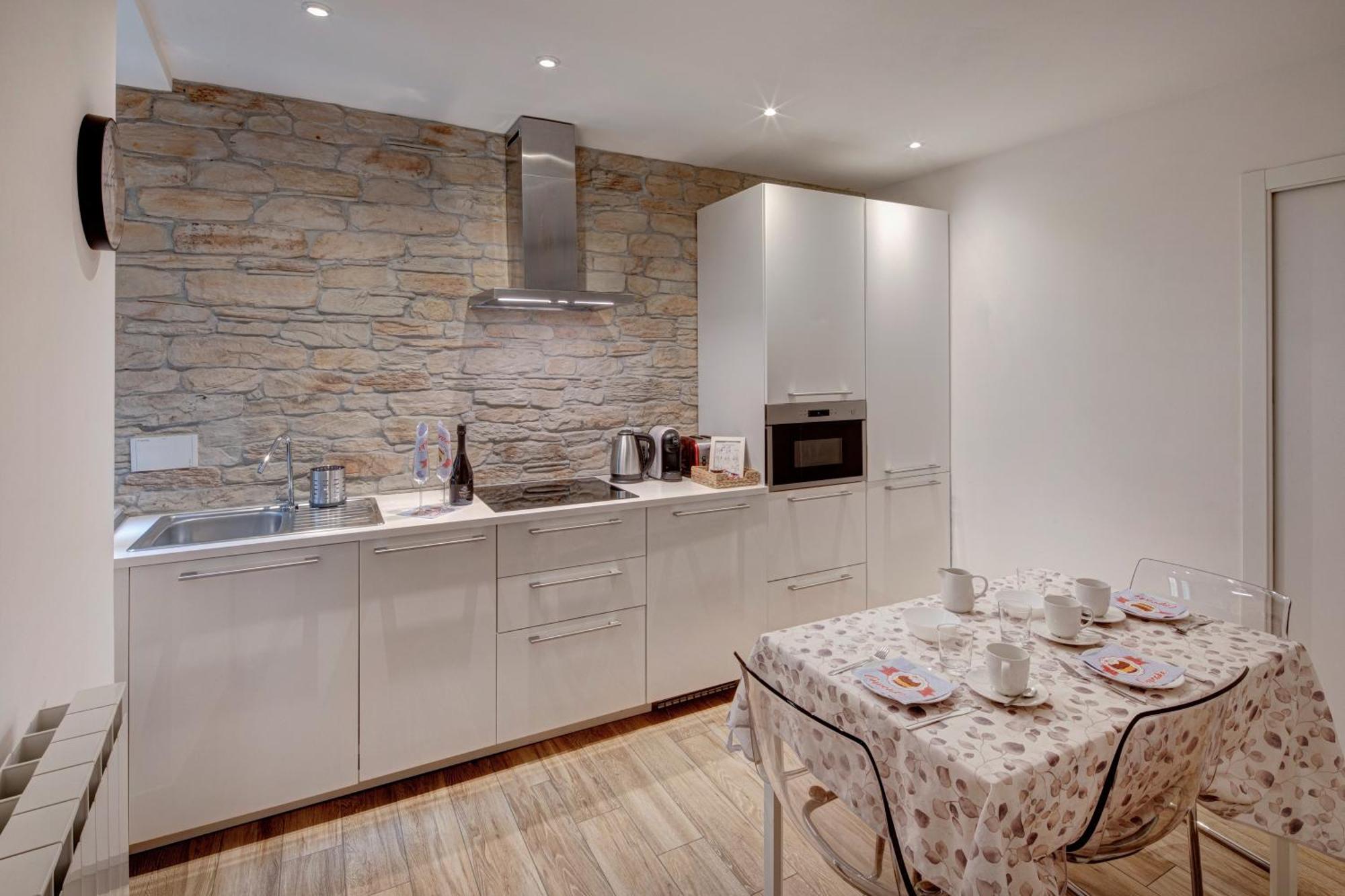 La Maison De Trieste Suite Garage Экстерьер фото